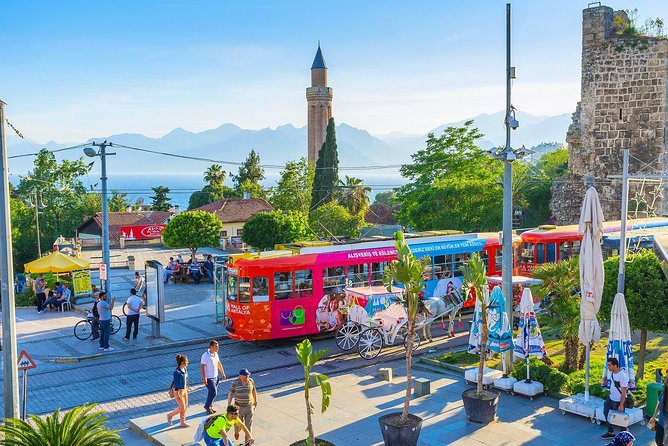 Antalya: City Tour with Boat Trip, Old Town & Waterfalls - Hadrian’s Gate and short free time: make it count
