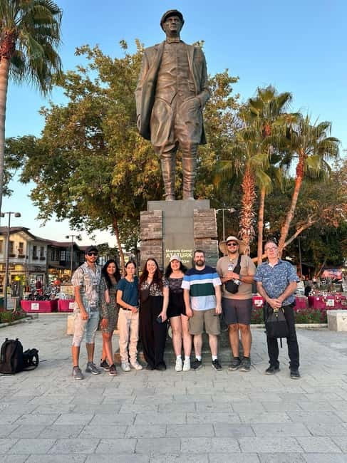 Antalya: Guided Old City Walking Tour of City Highlights - Hadrian’s Gate and the Ancient City Walls: Roman scale, right in town