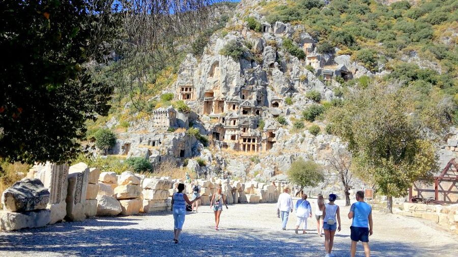 Antalya/Kemer: Kekova Sunken City, Demre & Lycia Day Tour - Lycia rock tombs and the Greco-Roman amphitheater: what to look for