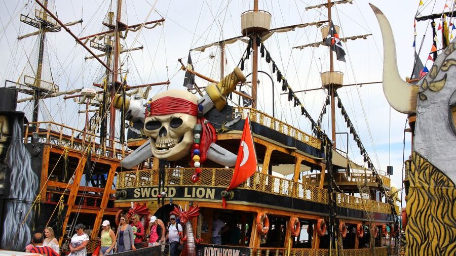 Antalya/Kemer: Pirate Party Boat Trip w/Lunch incl. Transfer - On-board BBQ lunch and the pirate-boat vibe