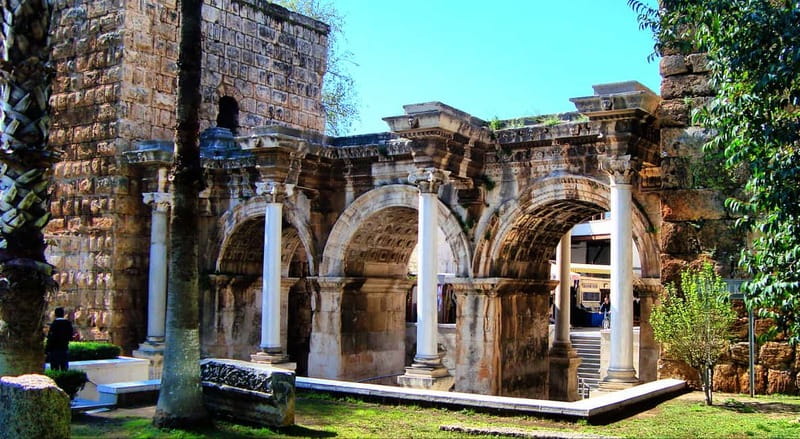 Antalya: Old Town Walking Tour with Dessert Tasting - Hidirlik Tower and panoramic terraces: the views that make the walk click