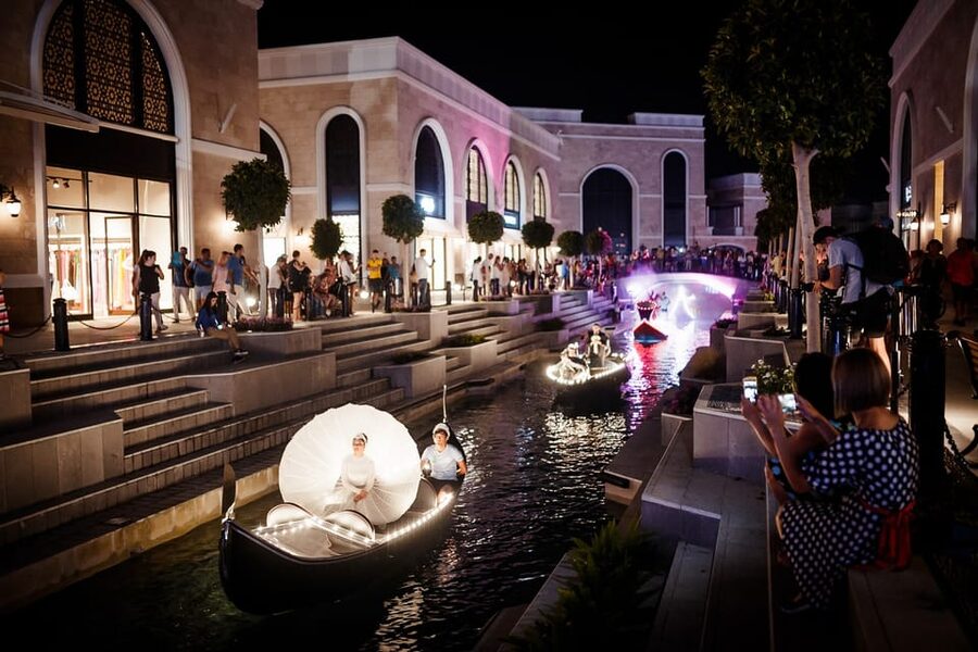Antalya: The Land of Legends Night Show & Shopping Avenue - The Night Show itself: Chimera Fountain and Castle Laser moments