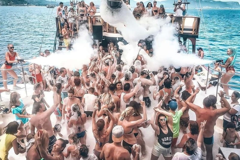 From Antalya/Kemer: All-Inclusive Party Boat with Lunch - Entering The Pirate Mode At Kemer Marina