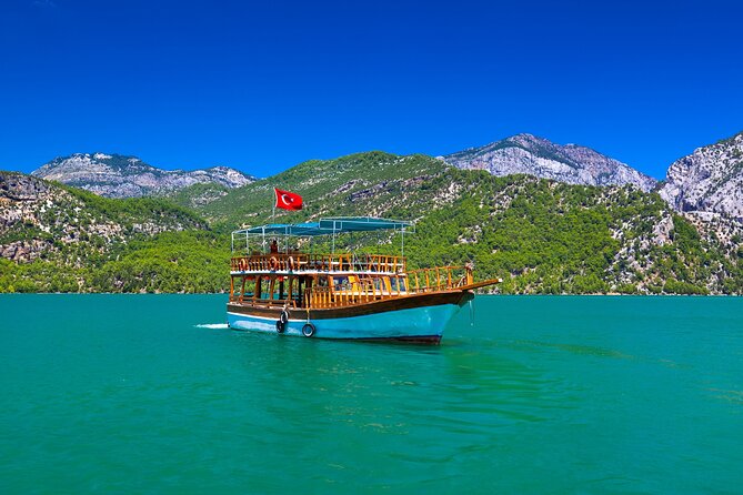 Green Canyon Boat Trip with Lunch and Unlimited Drinks - Fishing and the second swim stop: a different way to use the lake time