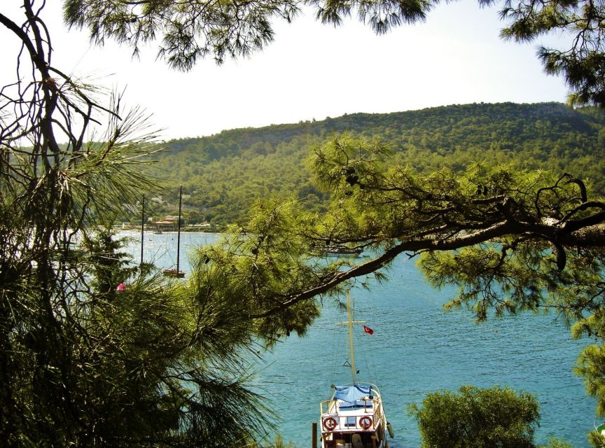 Relaxing Boat Trip with Lunch and Drinks - Getting on board from Kemer Marina